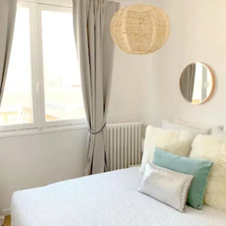 Very Nice Terrace Appt With View On Sacre Coeur! Parigi